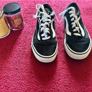 Black and white Vans - 4y